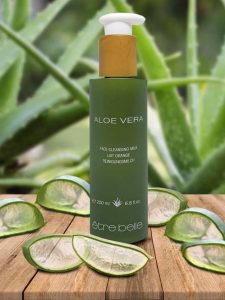 Aloe Vera Cleansing Gel phù hợp cho làn da mụn và da nhạy cảm.